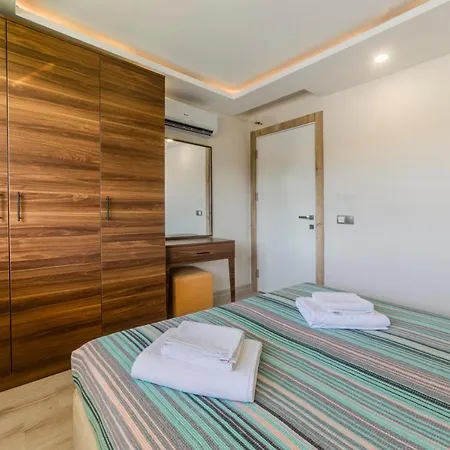 Tema Martili Apart 2*